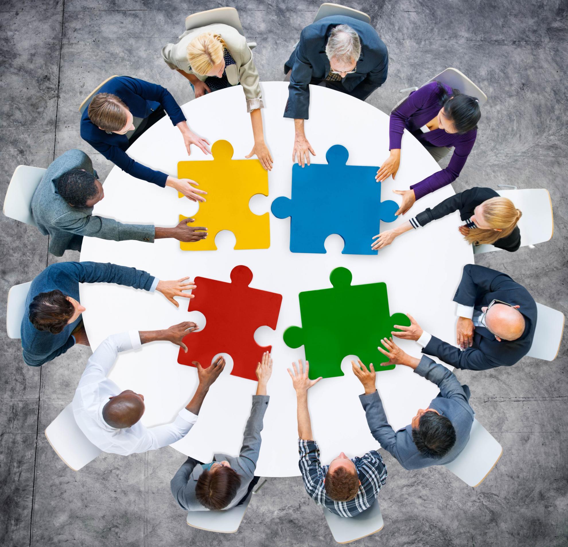 Partnerships Jigsaw pieces on round table
